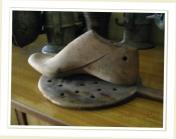 (15/23): Prawid�o do but�w. Nak�adano na nie buty, �eby nie straci�y 